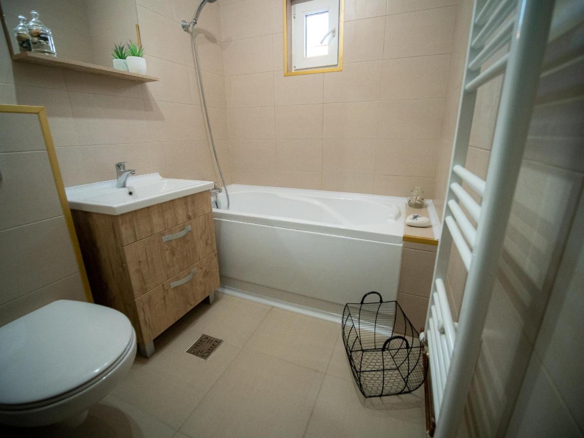 Otelu Rosu L&R Modern Apartment מראה חיצוני תמונה